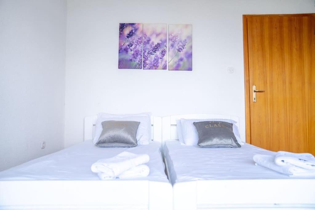 Casa Farmak - 4 Bedroom Lux Apartment With Infinity Pool & Lake View أوهغيد المظهر الخارجي الصورة