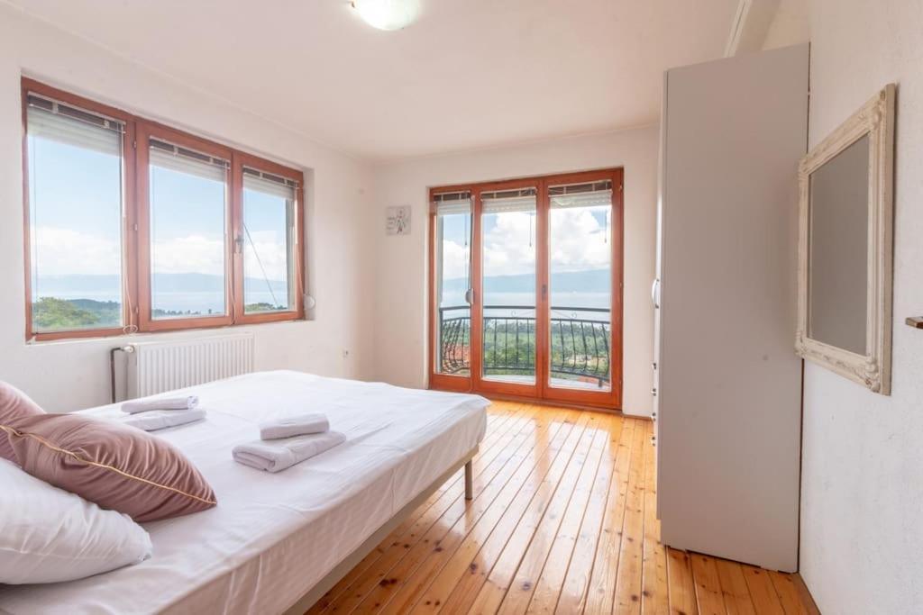 Casa Farmak - 4 Bedroom Lux Apartment With Infinity Pool & Lake View أوهغيد المظهر الخارجي الصورة