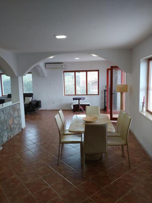 Casa Farmak - 4 Bedroom Lux Apartment With Infinity Pool & Lake View أوهغيد المظهر الخارجي الصورة