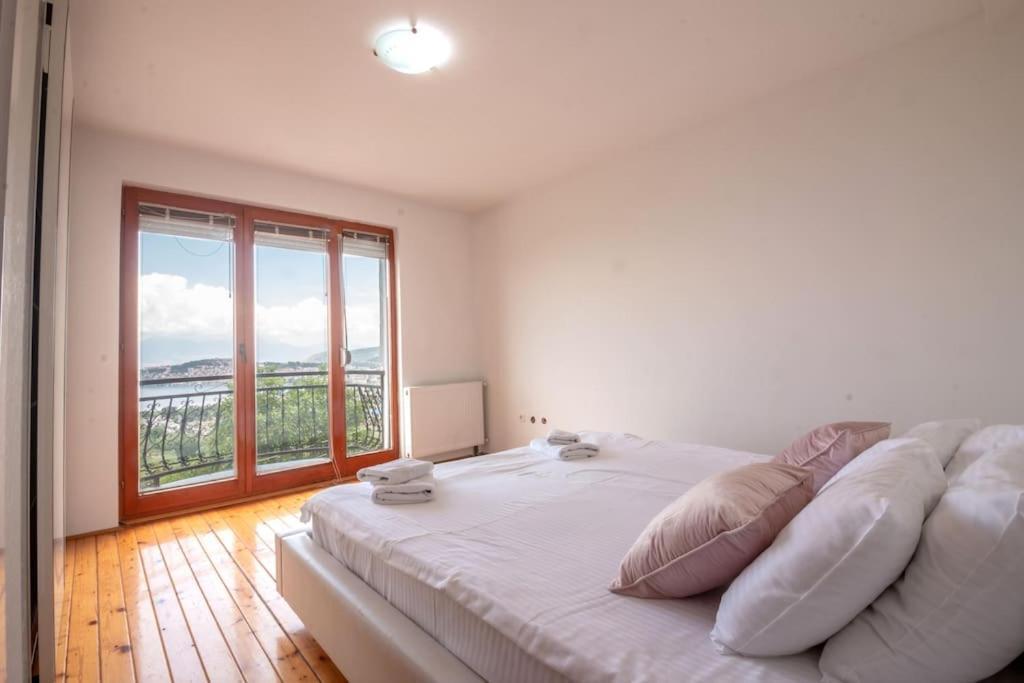 Casa Farmak - 4 Bedroom Lux Apartment With Infinity Pool & Lake View أوهغيد المظهر الخارجي الصورة