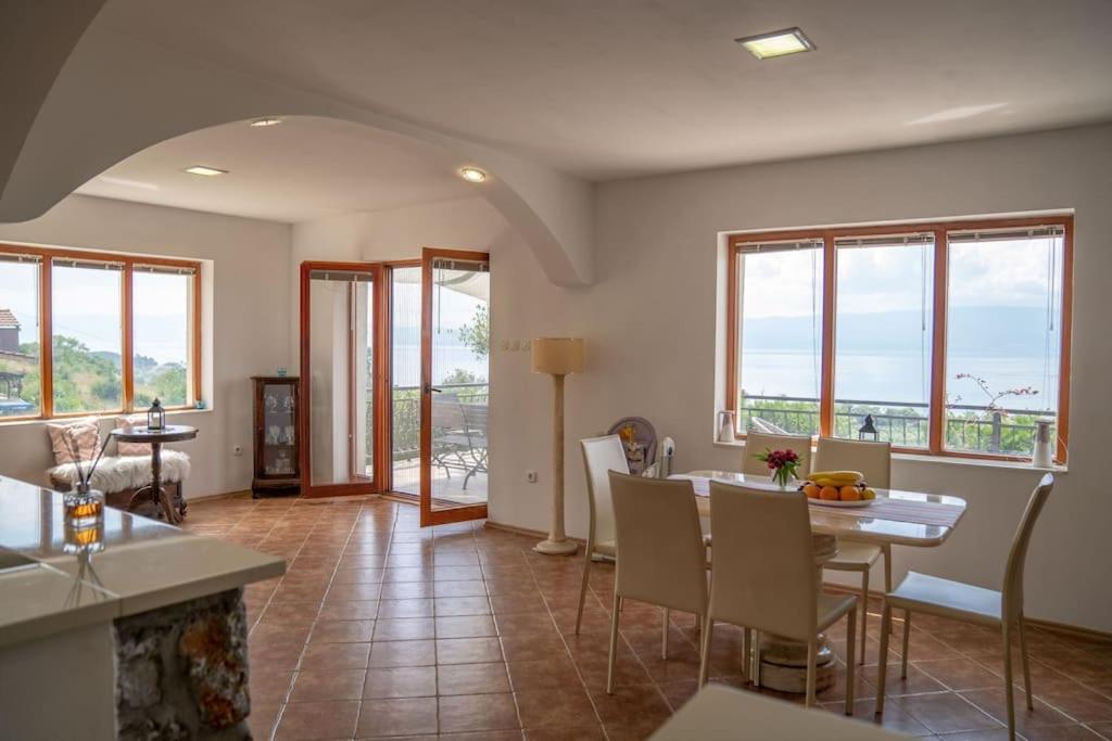 Casa Farmak - 4 Bedroom Lux Apartment With Infinity Pool & Lake View أوهغيد المظهر الخارجي الصورة