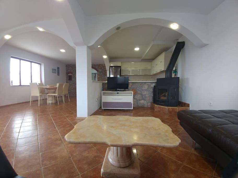Casa Farmak - 4 Bedroom Lux Apartment With Infinity Pool & Lake View أوهغيد المظهر الخارجي الصورة
