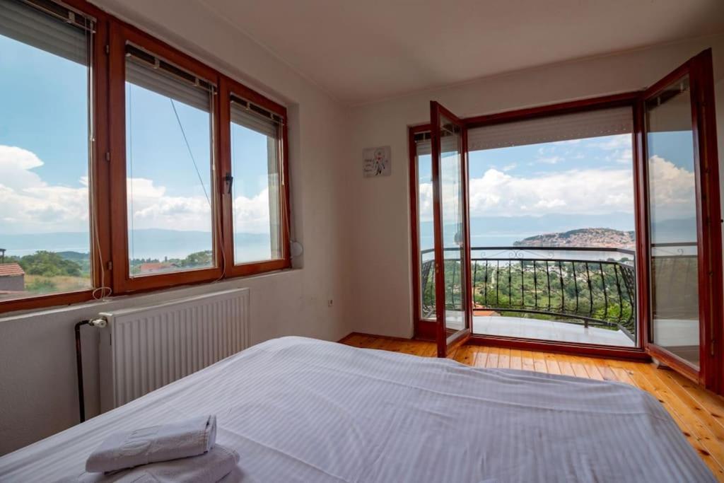 Casa Farmak - 4 Bedroom Lux Apartment With Infinity Pool & Lake View أوهغيد المظهر الخارجي الصورة